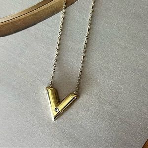 🎁 Solitaire Zircon Chevron Gold-Plated Necklace • Adjustable Dainty Pendant